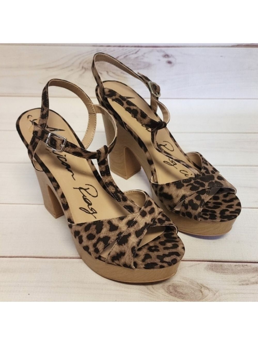 American Rag Jamie Printed Strappy Animal Print Platforms Size 10.5 New In Box